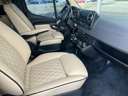 Used 2022 Mercedes-Benz Sprinter 3500 image 10