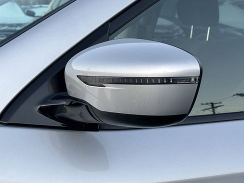 Used 2020 Nissan Pathfinder S image 10