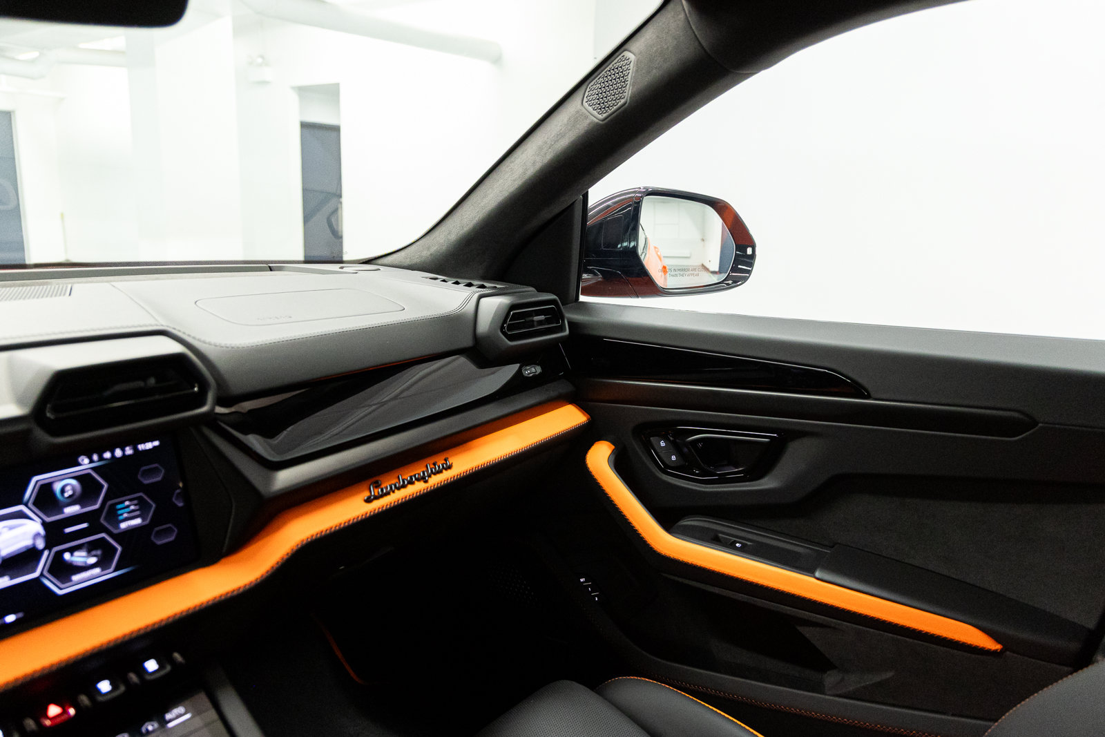 Used 2025 Lamborghini Urus S AWD/4WD image 41