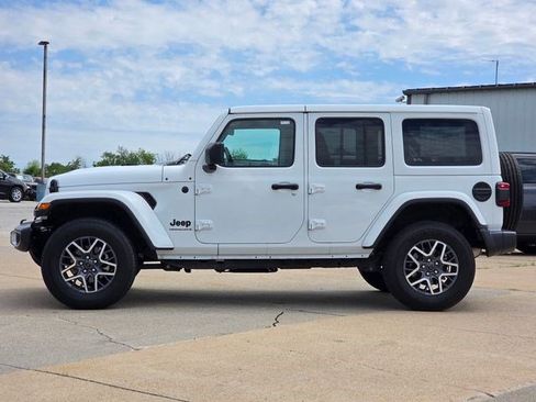 Certified 2025 Jeep Wrangler Unlimited Sahara AWD/4WD image 5