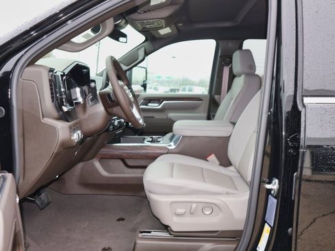 New 2026 GMC Sierra 2500 SLT w/ SLT Premium Package image 8