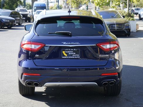 Used 2018 Maserati Levante GranLusso image 9