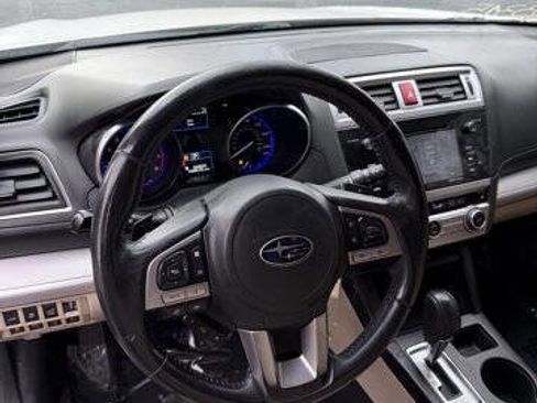 Used 2017 Subaru Outback 2.5i Premium image 12