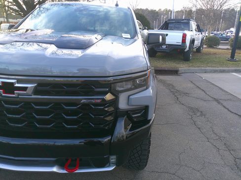 Used 2024 Chevrolet Silverado 1500 ZR2 w/ Technology Package image 7