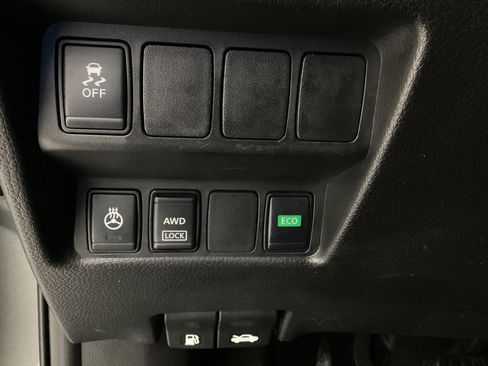 Used 2018 Nissan Rogue Sport SL image 36