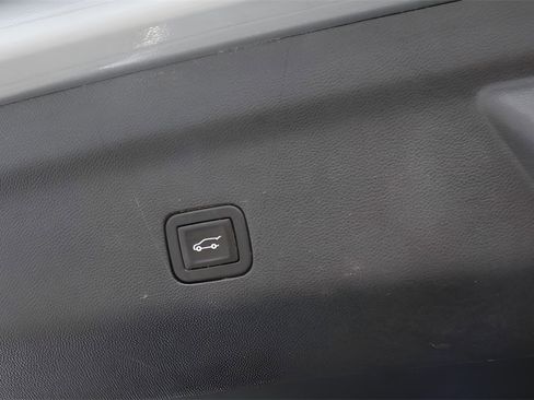 Used 2024 GMC Yukon XL AT4 w/ Technology Package image 33