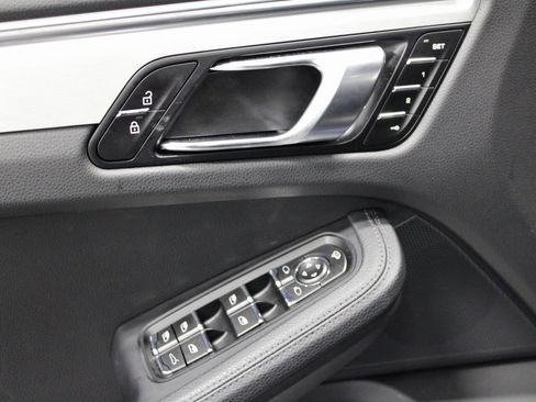 Certified 2025 Porsche Macan image 25