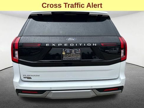 Used 2025 Ford Expedition Platinum image 13