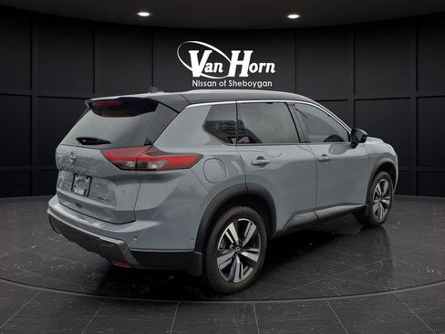 Used 2025 Nissan Rogue SL w/ SL Premium Package image 11