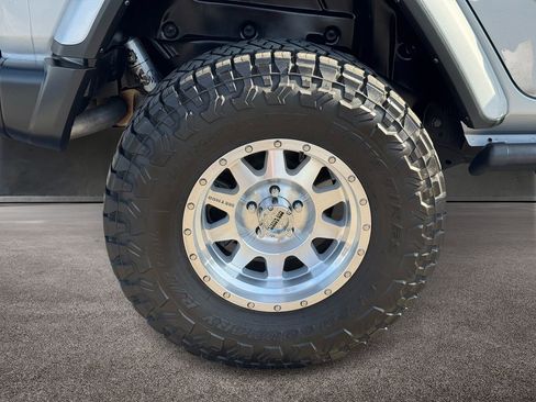 Used 2024 Jeep Wrangler Sahara image 8