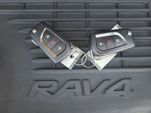 Certified 2024 Toyota RAV4 LE AWD/4WD image 30