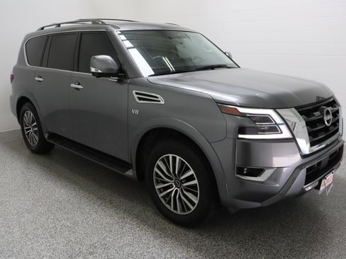 Used 2021 Nissan Armada SL w/ Captain's Chairs Package RWD image 4