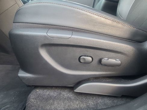 Used 2022 Chevrolet Trax LT w/ LT Convenience Package image 12