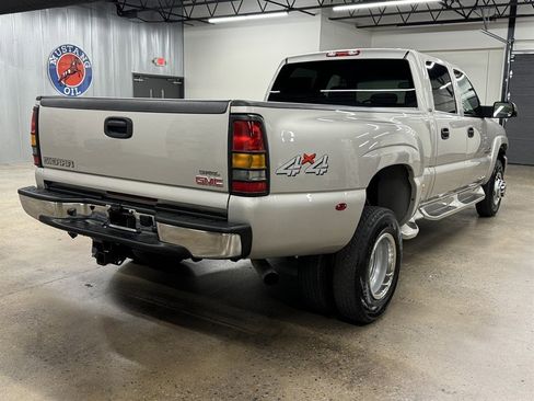 Used 2005 GMC Sierra 3500 SLT w/ Heavy-Duty Power Package AWD/4WD image 14