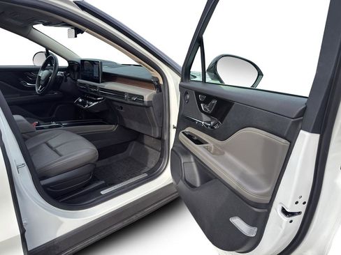 Used 2025 Lincoln Corsair Reserve w/ Equipment Group 202A image 8