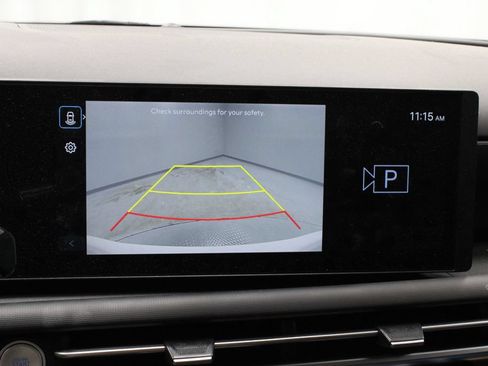 Used 2025 Hyundai Tucson SE FWD image 2