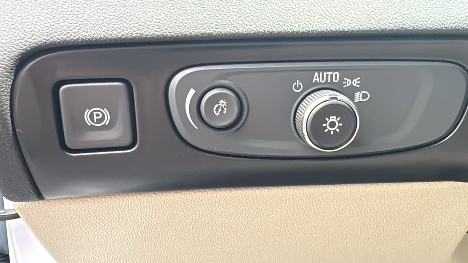 Certified 2019 Buick Enclave Premium w/ Trailering Package, 5000 lbs. AWD/4WD image 9