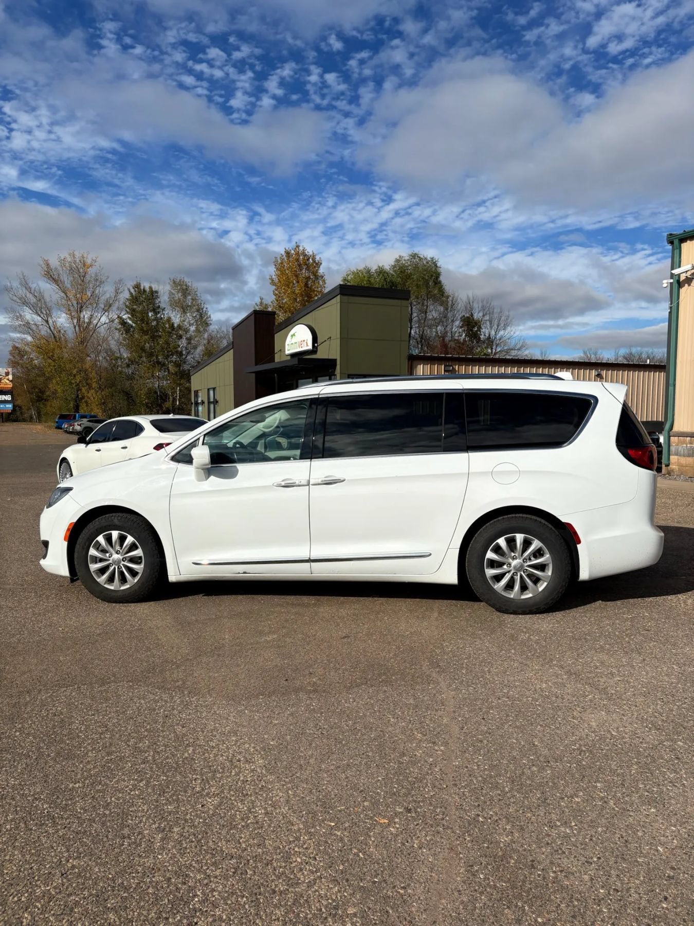 Used 2018 Chrysler Pacifica Touring-L FWD image 8