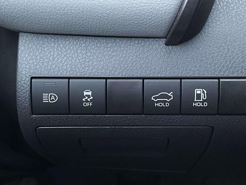 Used 2023 Toyota Camry SE image 9