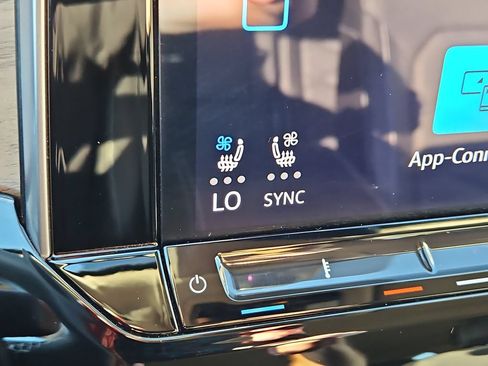 Certified 2024 Volkswagen Atlas SE AWD/4WD image 18
