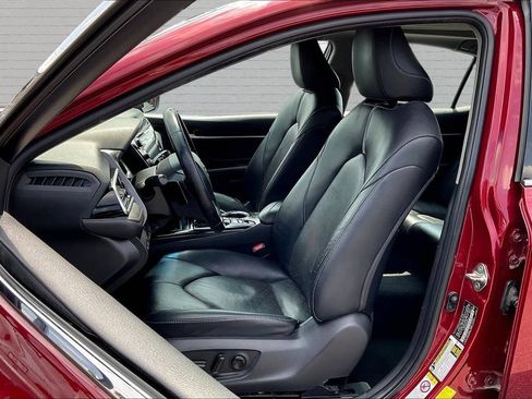 Used 2018 Toyota Camry XSE FWD image 19