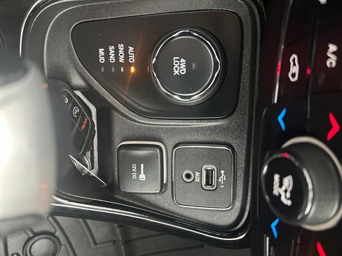 Used 2019 Jeep Compass Limited image 26