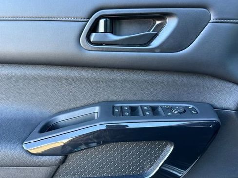 New 2025 Nissan Pathfinder S image 7