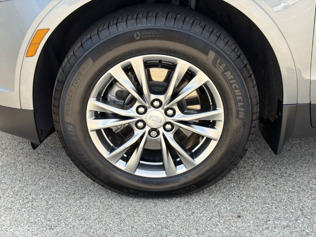 Used 2022 Cadillac XT5 Premium Luxury w/ LPO, Floor Liner Package AWD/4WD image 10