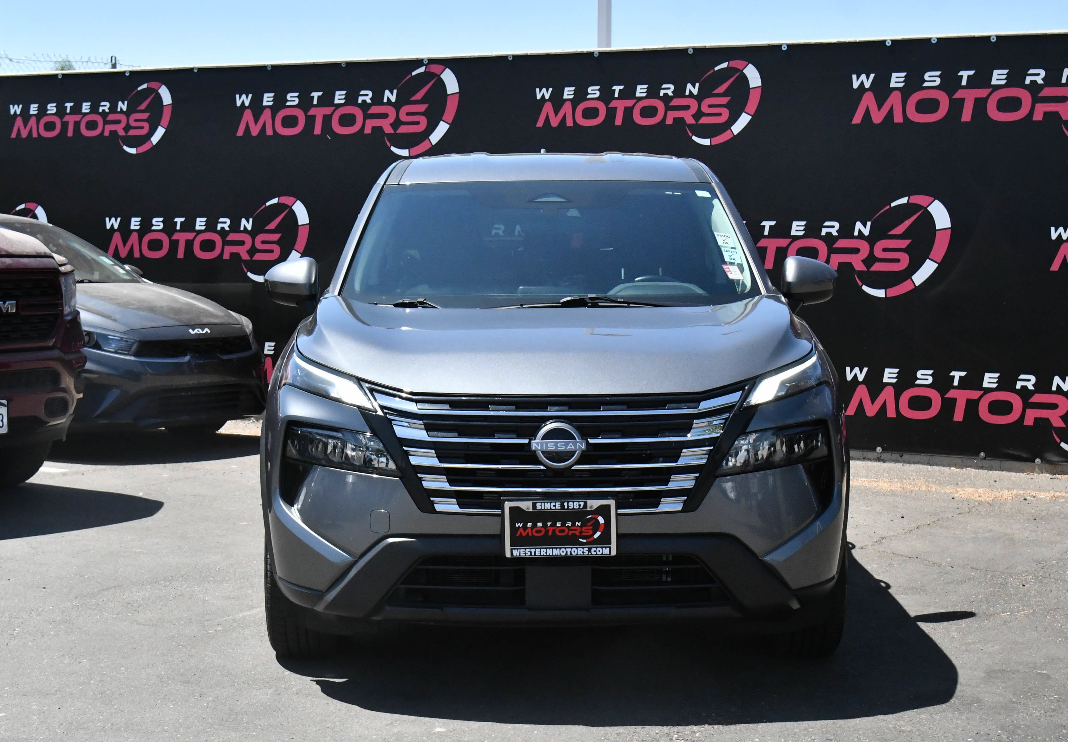 Used 2025 Nissan Rogue SV AWD/4WD image 2