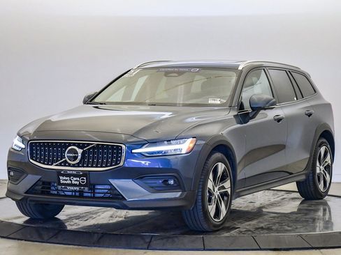 Certified 2024 Volvo V60 B5 Cross Country Plus image 1