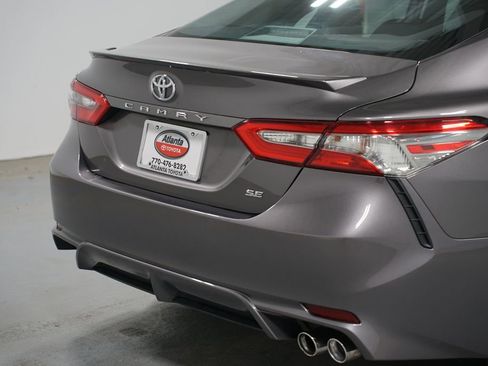 Used 2018 Toyota Camry SE w/ Convenience Package FWD image 9