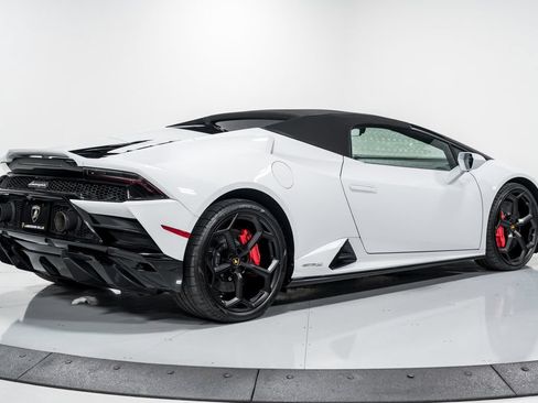 Used 2023 Lamborghini Huracan EVO RWD image 39