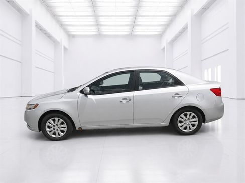 Used 2010 Kia Forte EX FWD image 5