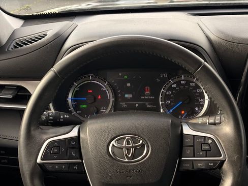 Used 2023 Toyota Highlander XLE AWD/4WD image 14