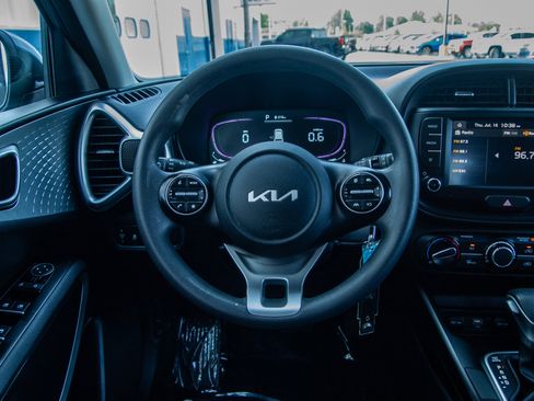 Used 2025 Kia Soul LX FWD image 21