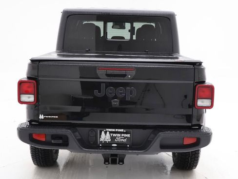 Used 2024 Jeep Gladiator Sport AWD/4WD image 7