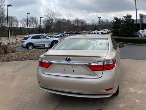 Used 2013 Lexus ES 300h w/ Luxury Pkg image 7