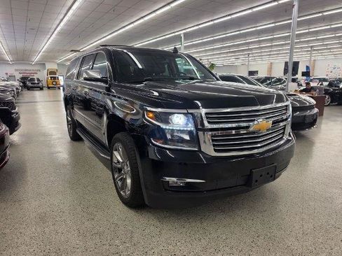Used 2019 Chevrolet Suburban Premier AWD/4WD image 4