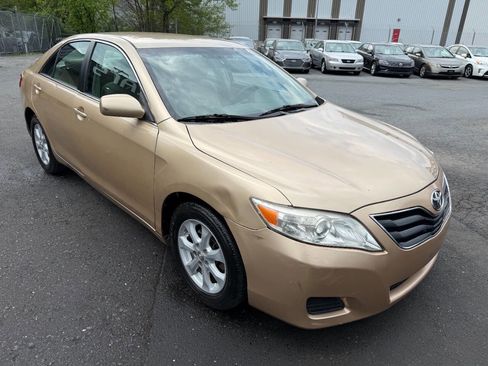 Used 2010 Toyota Camry LE FWD image 5