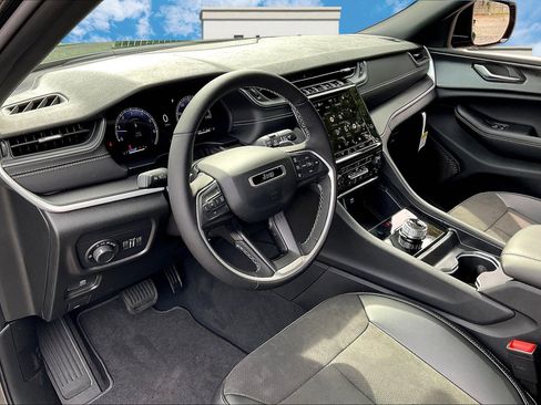 New 2025 Jeep Grand Cherokee 4WD image 6