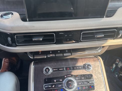 Used 2020 Lincoln Aviator Reserve w/ Equipment Group 201A image 10