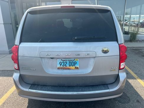 Used 2019 Dodge Grand Caravan SXT FWD image 3