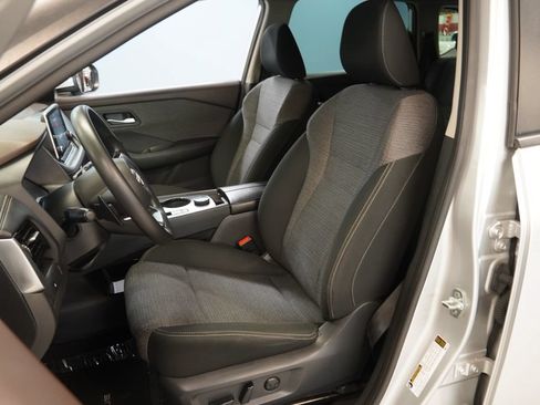 Used 2022 Nissan Rogue SV AWD/4WD image 3