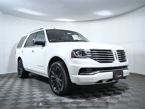 Used 2015 Lincoln Navigator 4WD image 1