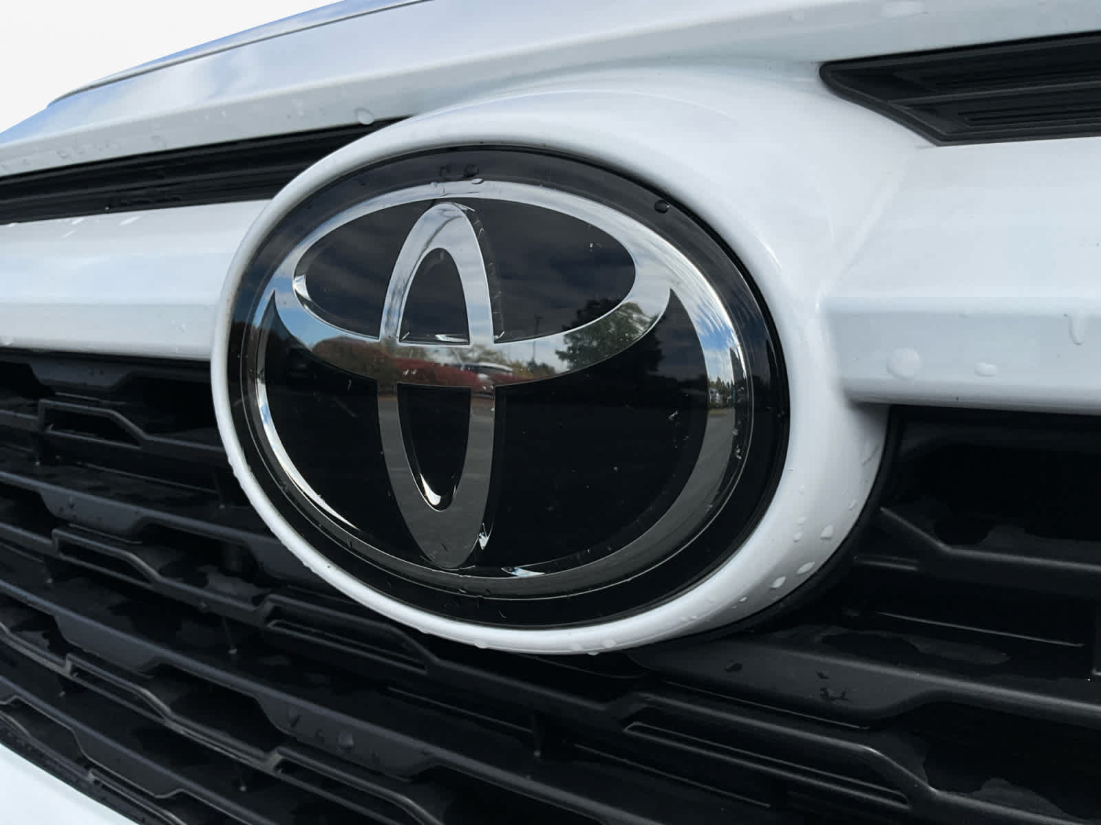 Used 2025 Toyota RAV4 XLE FWD image 9