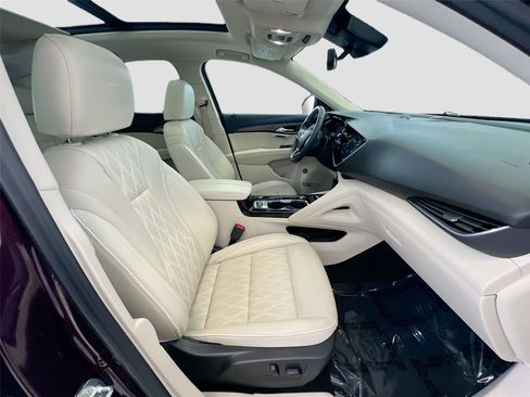 Used 2022 Buick Envision Avenir w/ Technology Package II image 28