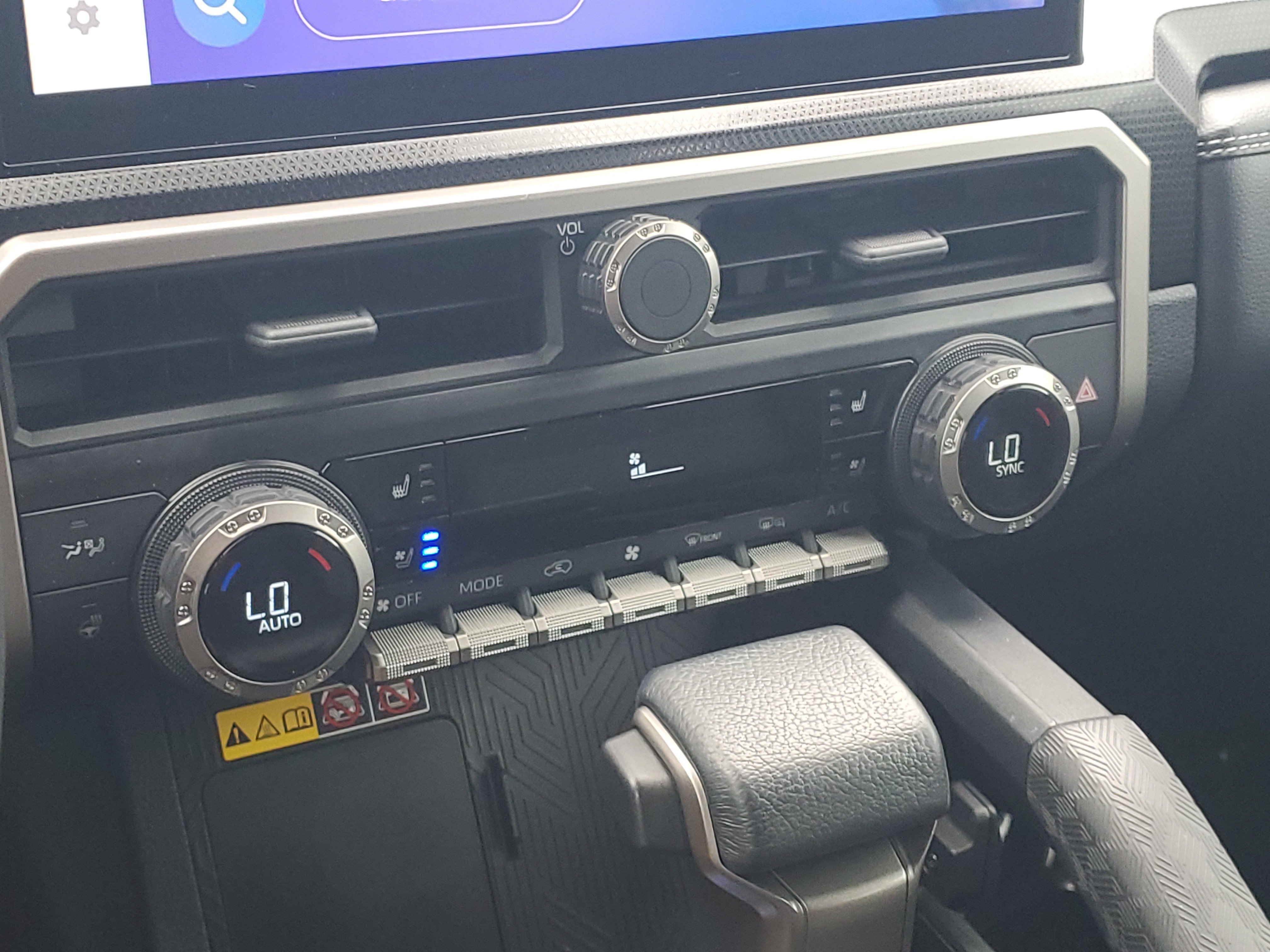 Used 2025 Toyota 4Runner Limited AWD/4WD image 32