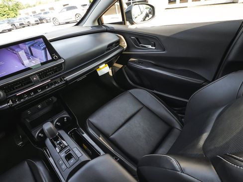 Used 2025 Toyota Prius AWD image 41