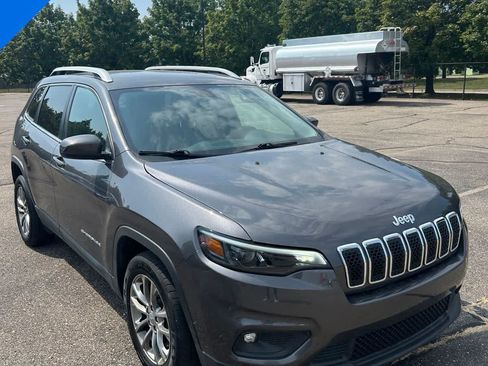 Used 2019 Jeep Cherokee Latitude Plus w/ Comfort/Convenience Group FWD image 4