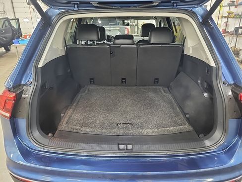 Used 2018 Volkswagen Tiguan SEL AWD/4WD image 15